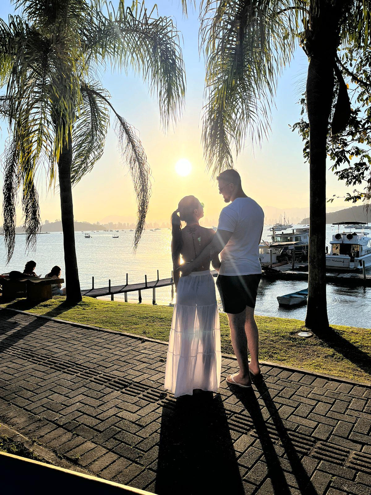 Casal pensativo